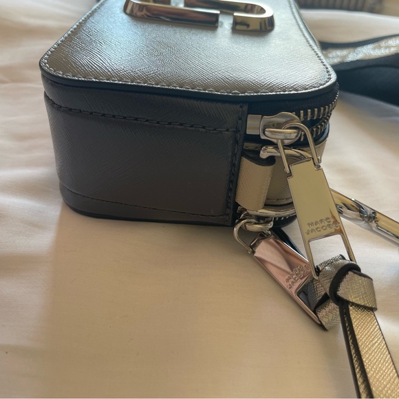 Marc Jacobs The Snapshot - Wolf Grey Multi - Picture 12 of 13